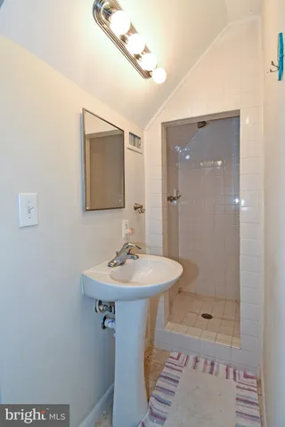 $3,900 | 2905 Boswell Avenue, Alexandria, VA 22306