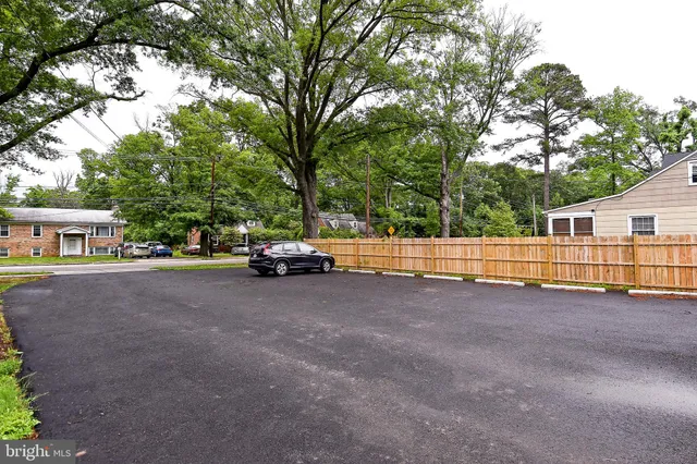 $3,900 | 2905 Boswell Avenue, Alexandria, VA 22306