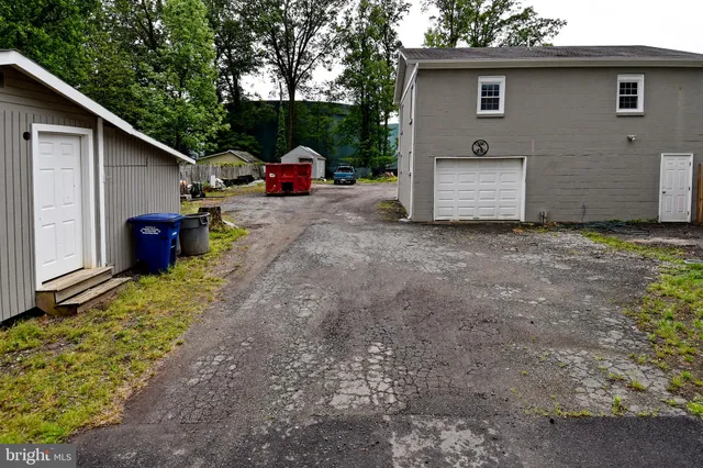 $3,900 | 2905 Boswell Avenue, Alexandria, VA 22306