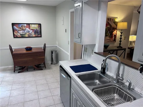 $124,900 | 447 West 104th Street, Kansas City, MO 64114