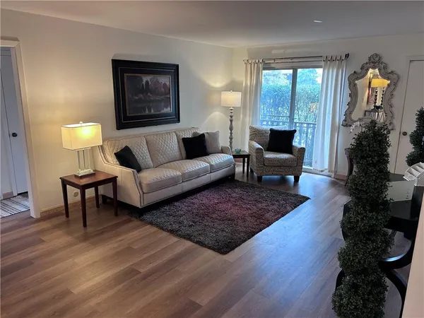 $124,900 | 447 West 104th Street, Kansas City, MO 64114