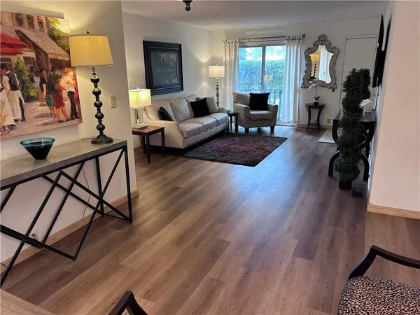 $124,900 | 447 West 104th Street, Kansas City, MO 64114