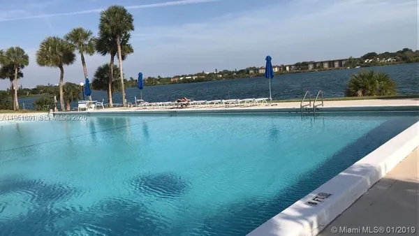 $2,400 | 20840 San Simeon Way, Unit 702, Miami, FL 33179