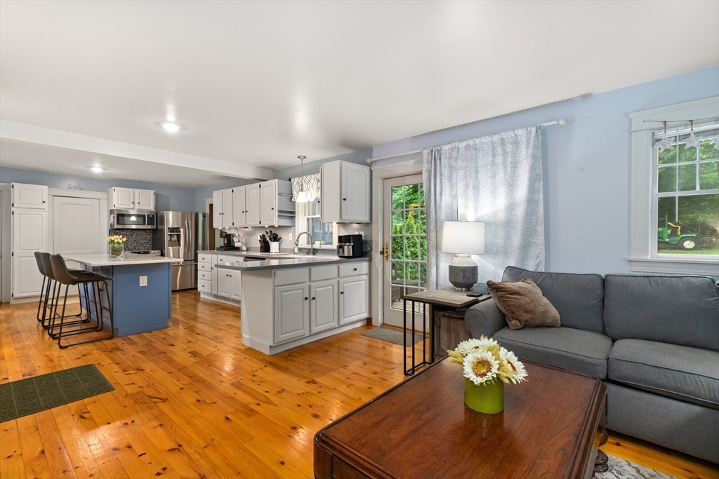 47 Bancroft Road Holden, MA 01520 - Photo 5 of 41