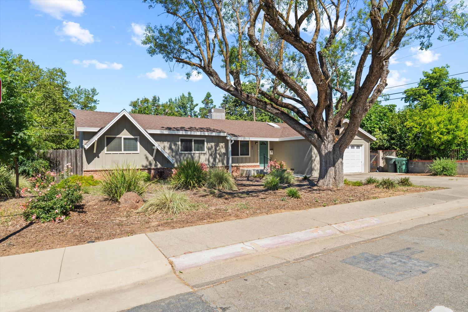 2101 Bircher Way Carmichael, CA 95608 - Photo 4 of 33