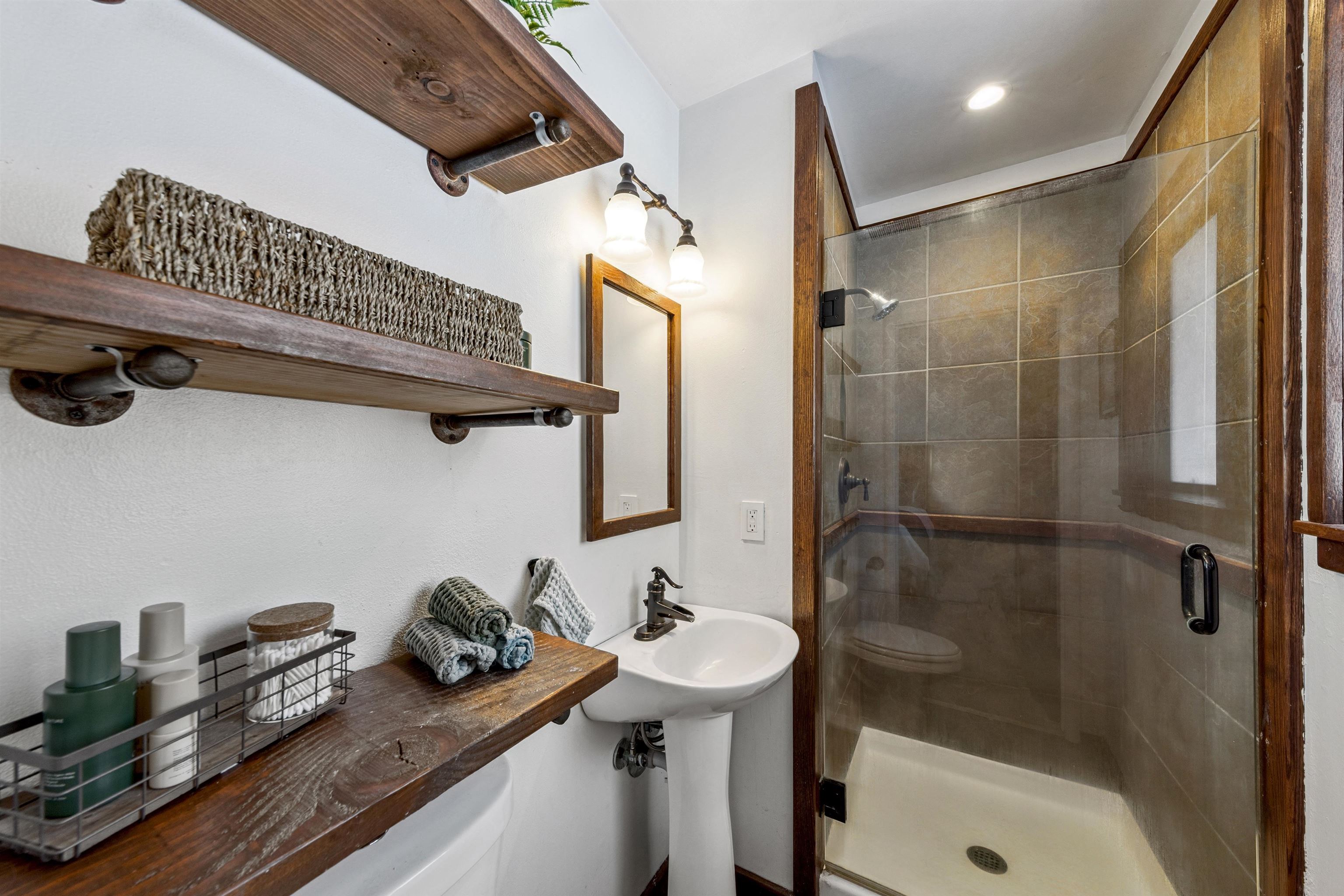 10895 Jeffery Pine Road Truckee, CA 96161 - Photo 19 of 25 a bathroom with a sink and a shower