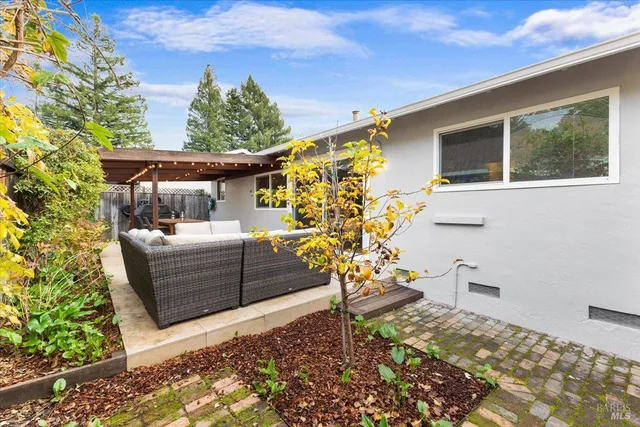 $675,000 | 1421 Oak Circle, Healdsburg, CA 95448