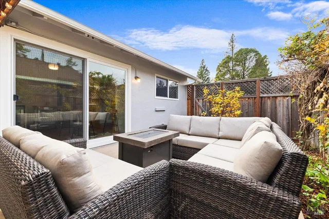 $675,000 | 1421 Oak Circle, Healdsburg, CA 95448