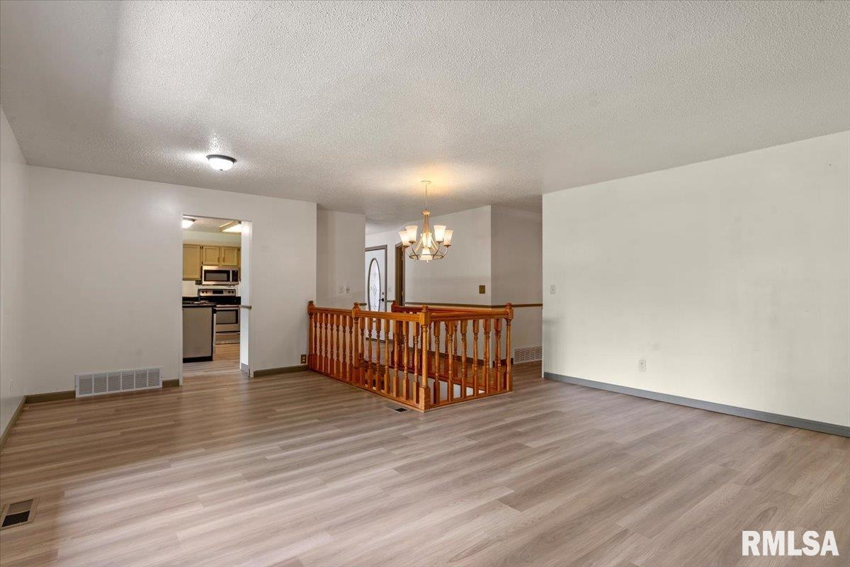 1204 Harmony Court Springfield, IL 62703 - Photo 8 of 35