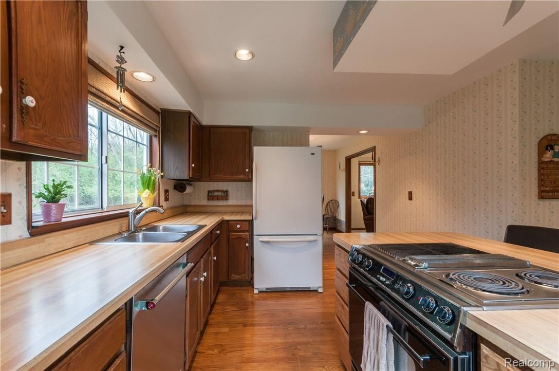 1263 West Fairview Lane Rochester, MI 48306 - Photo 18 of 30 1263 W Fairview-7.jpg