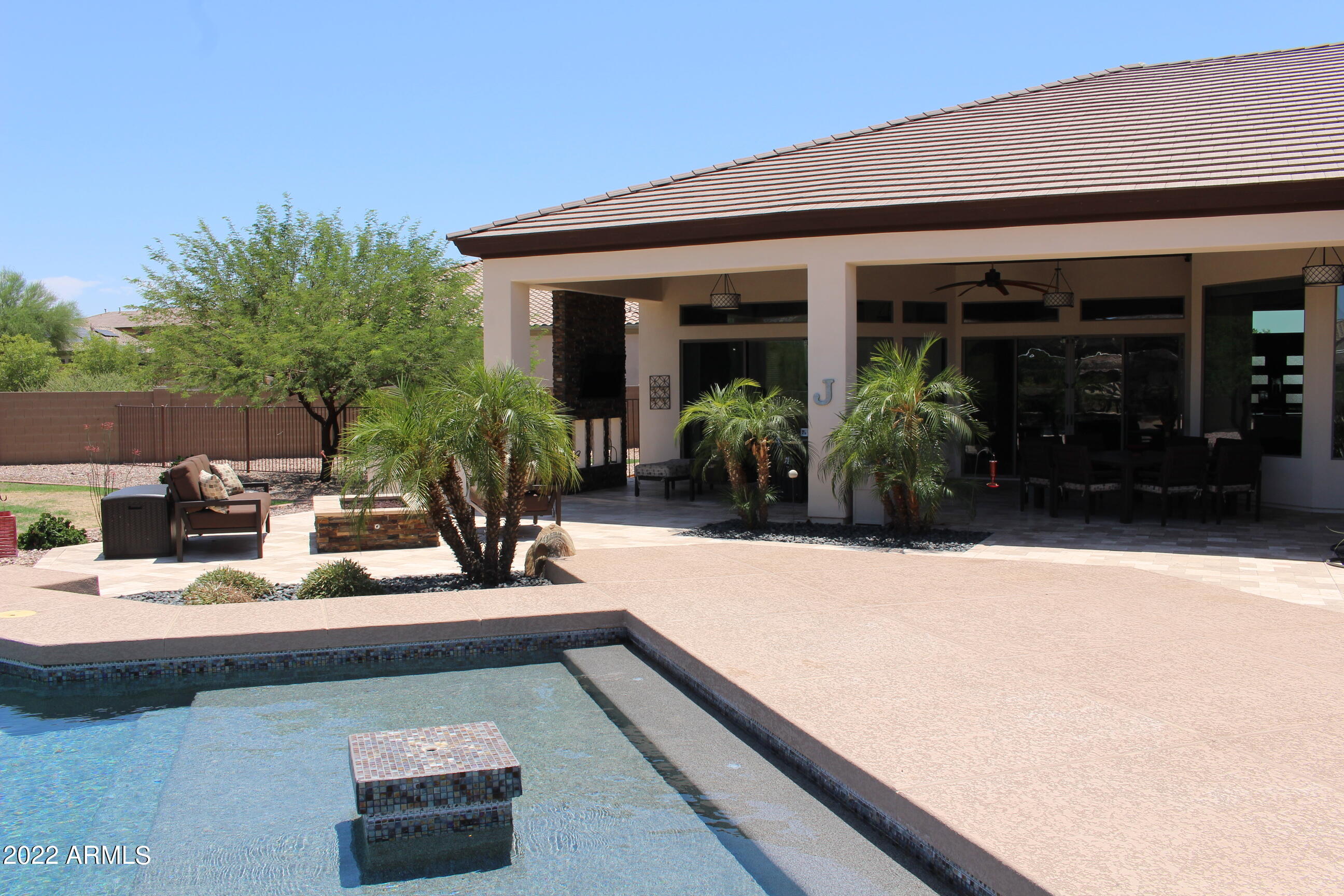 9156 West Bajada Road Peoria, AZ 85383 - Photo 19 of 31 Plenty of Room For Entertaining