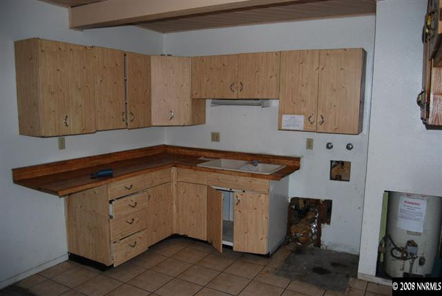 1585 Trainer Way Reno, NV 89512 - Photo 4 of 9 a kitchen with granite countertop cabinets and sink