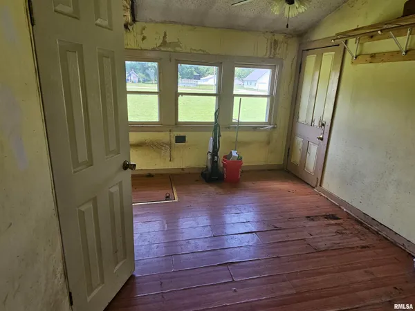 $49,000 | 75 North Co Road 830, Mendon, IL 62351