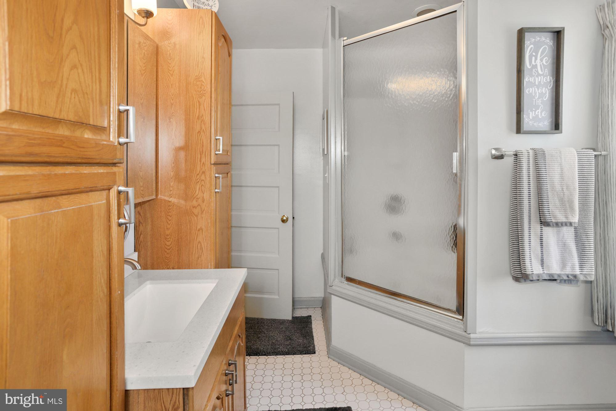 8029 Philadelphia Road Baltimore, MD 21237 - Photo 19 of 29 a bathroom with a tub and a sink