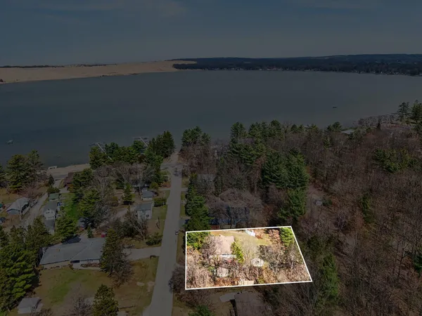 $675,000 | 732 North 22nd Avenue, Mears, MI 49436
