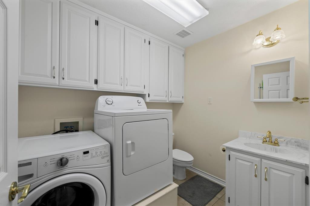 271 VZ County Road Canton, TX 75103 - Photo 31 of 40 Laundry with Half Bath