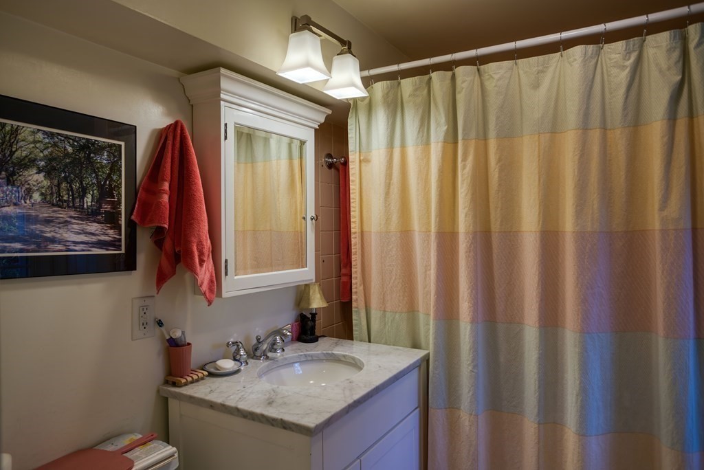 11 Langworthy Road Northampton, MA 01060 - Photo 17 of 33 Gallery Image 17