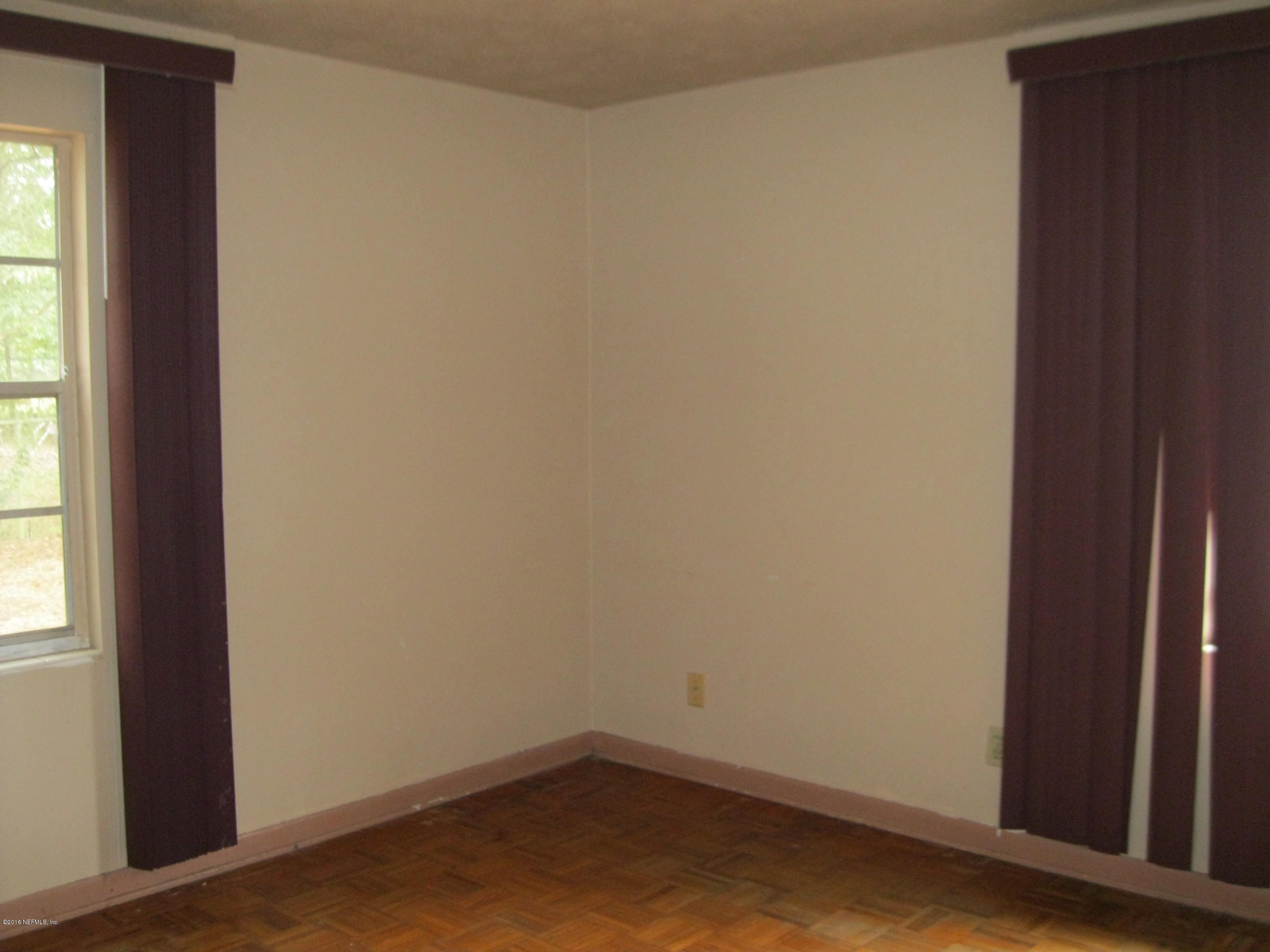 10948 Player Road West Jacksonville, FL 32218 - Photo 10 of 14 a small space with a window