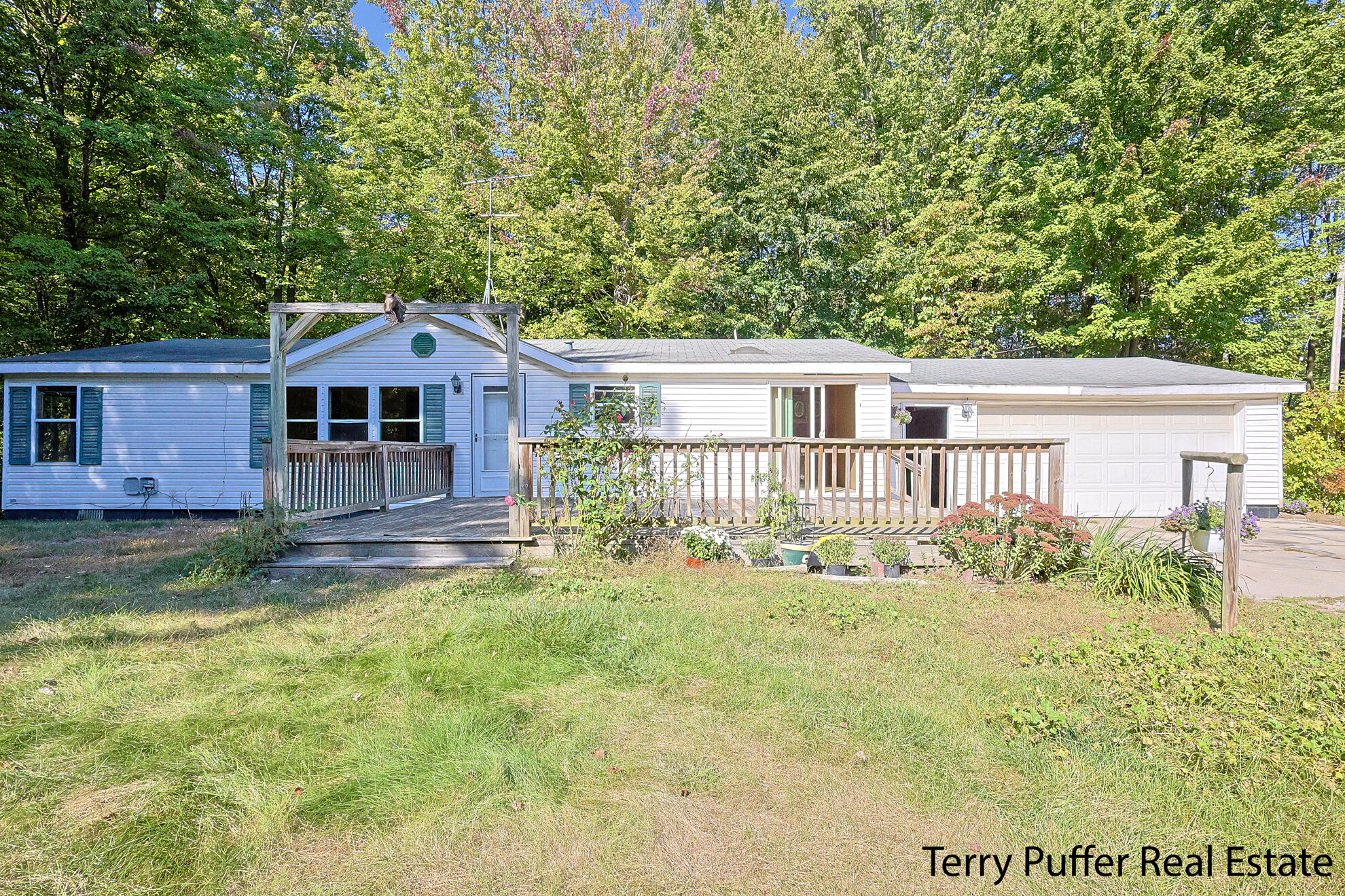5245 South Brooks Road Fruitport, MI 49415 - Photo 1 of 31 IMG_4557