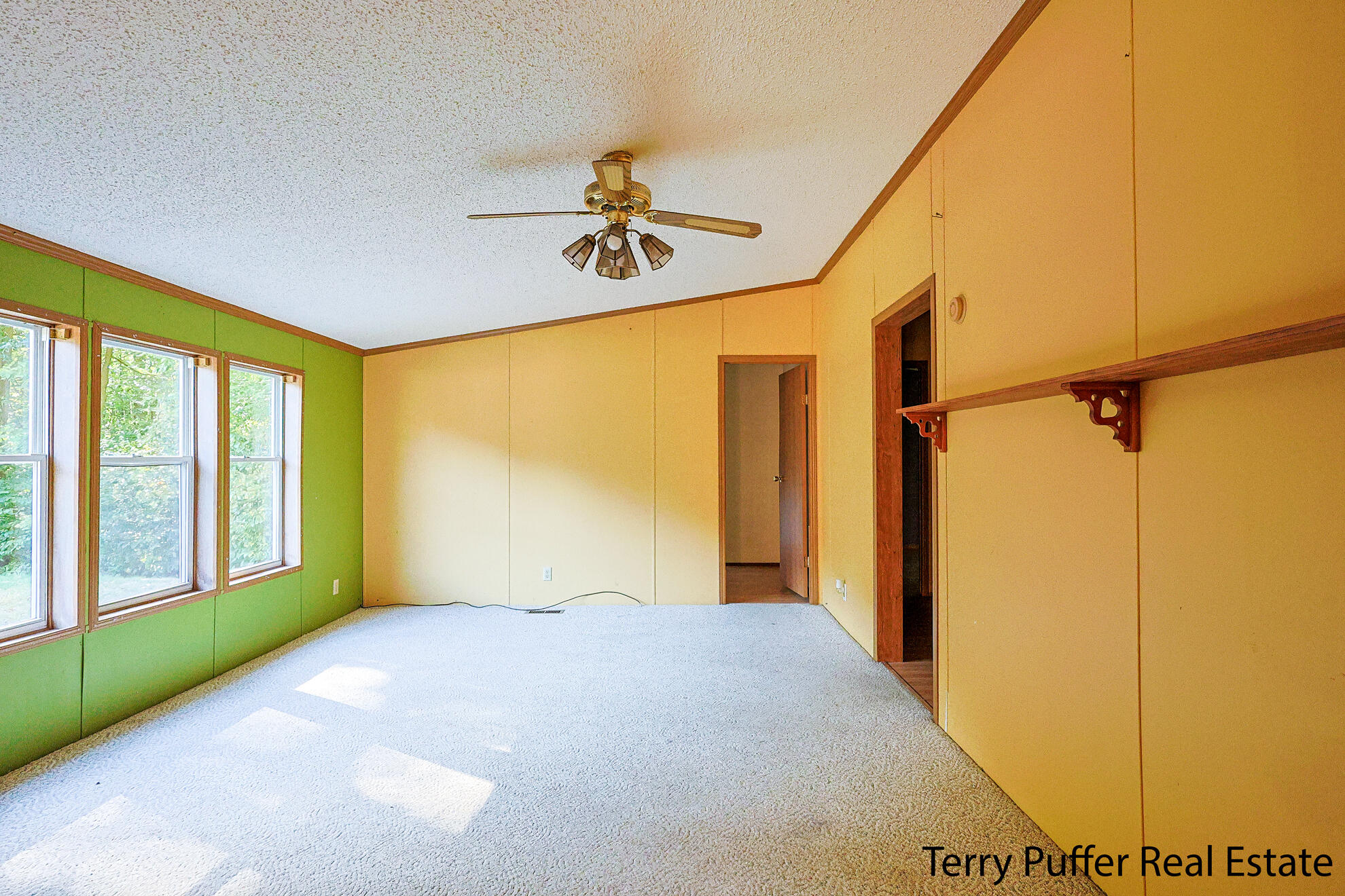 5245 South Brooks Road Fruitport, MI 49415 - Photo 5 of 31 IMG_4613