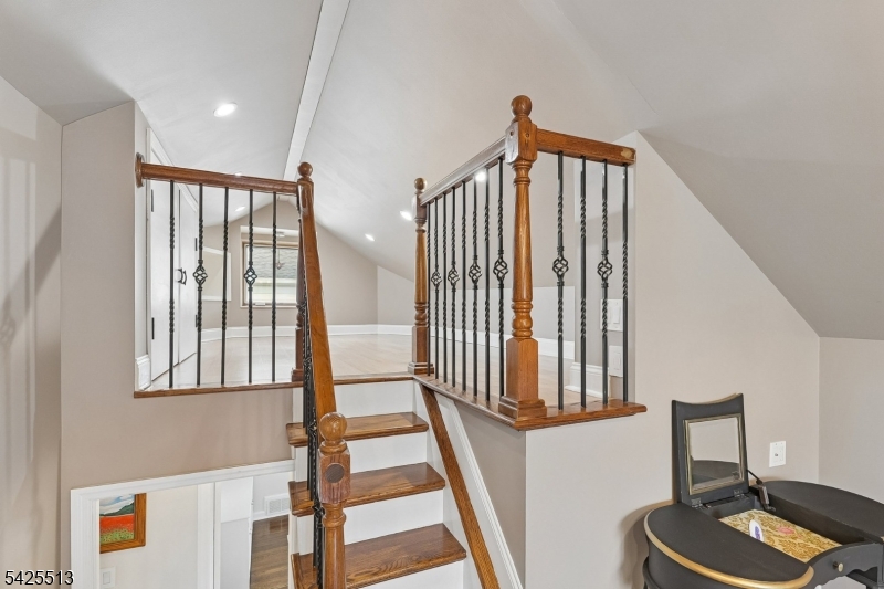 57 Sherwood Road Springfield, NJ 07081 - Photo 14 of 33