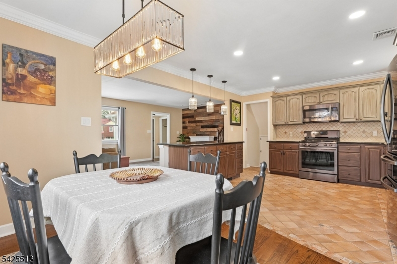 57 Sherwood Road Springfield, NJ 07081 - Photo 7 of 33