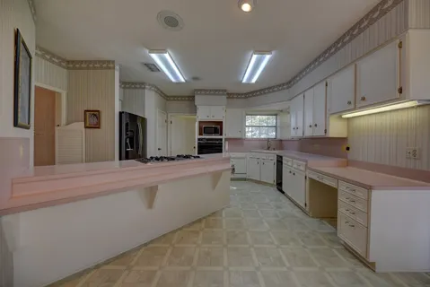 $1,150,000 | 1552 Holub Road, Schulenburg, TX 78956