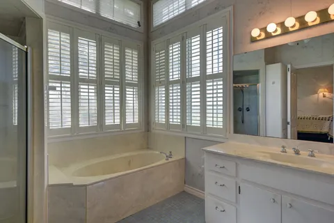 $1,150,000 | 1552 Holub Road, Schulenburg, TX 78956