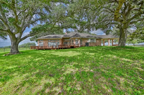 $1,150,000 | 1552 Holub Road, Schulenburg, TX 78956
