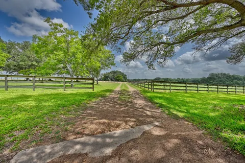$1,150,000 | 1552 Holub Road, Schulenburg, TX 78956