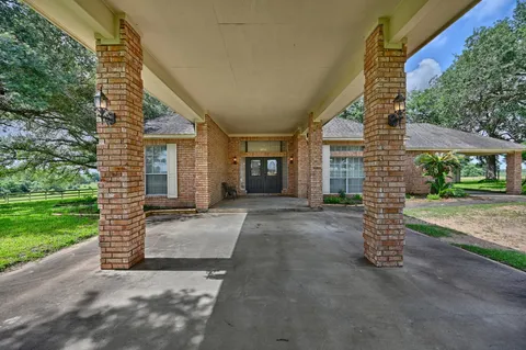 $1,150,000 | 1552 Holub Road, Schulenburg, TX 78956