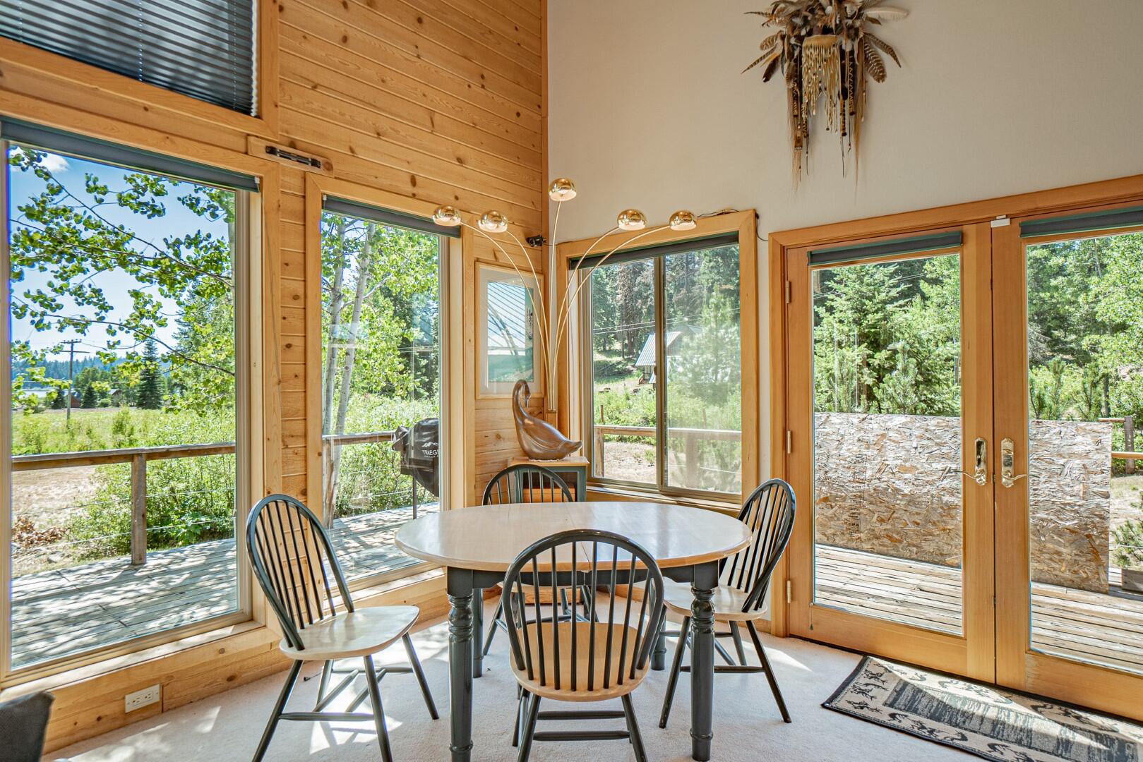7540 Hyatt Prairie Road Ashland, OR 97520 - Photo 9 of 39 Great Room