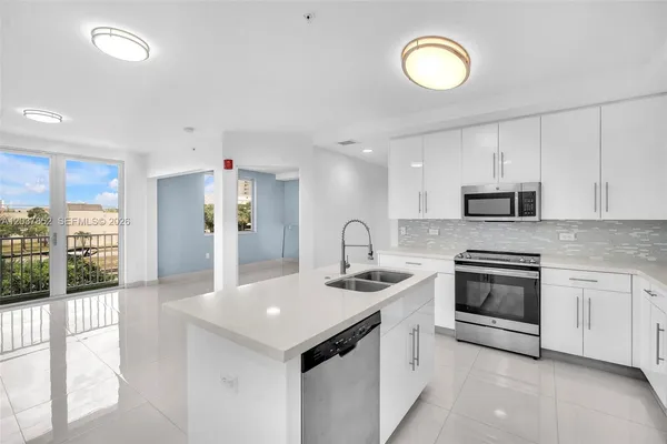 $2,700 | 2651 Northeast 212th Terrace, Unit 301, Miami, FL 33180