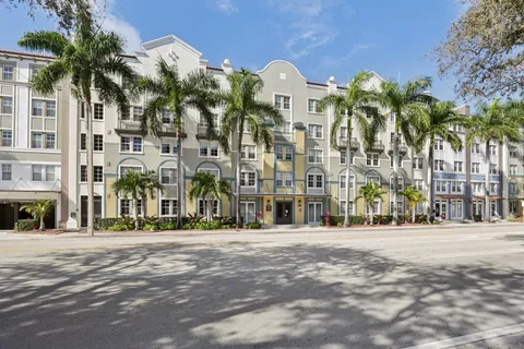 $300,000 | 533 Northeast 3rd Avenue, Unit 321, Fort Lauderdale, FL 33301