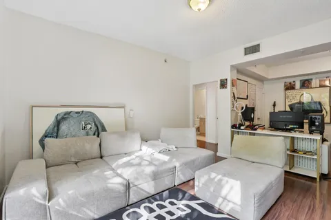 $300,000 | 533 Northeast 3rd Avenue, Unit 321, Fort Lauderdale, FL 33301