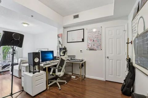 $300,000 | 533 Northeast 3rd Avenue, Unit 321, Fort Lauderdale, FL 33301