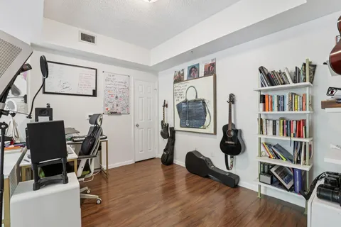 $300,000 | 533 Northeast 3rd Avenue, Unit 321, Fort Lauderdale, FL 33301