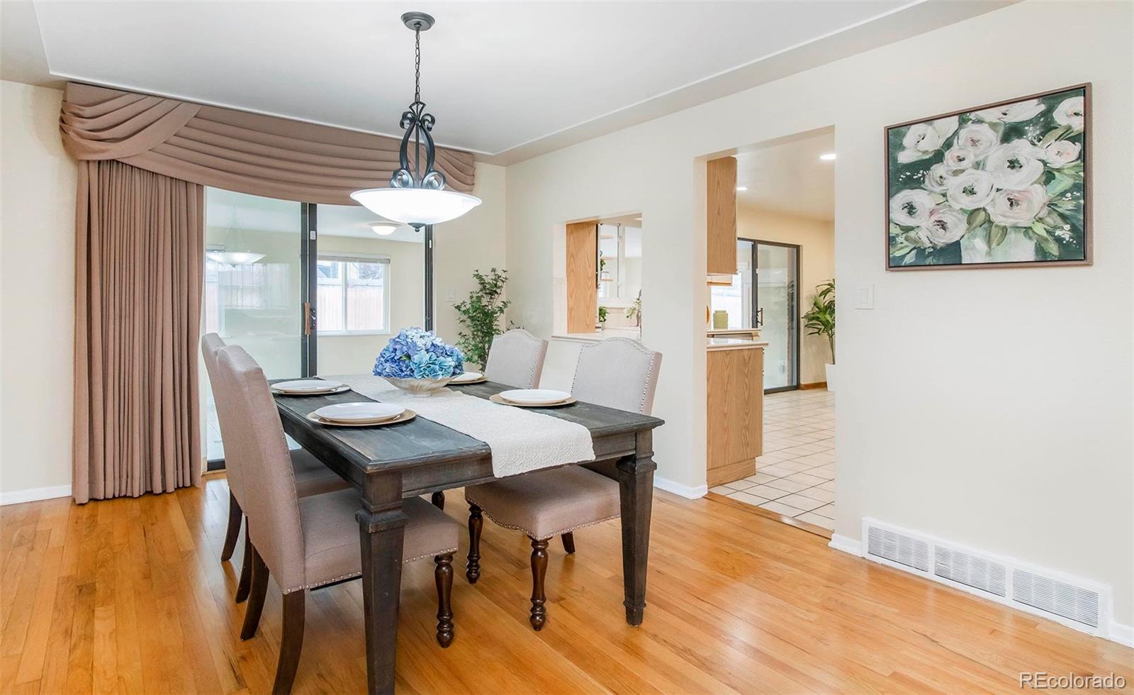 589 Newark Street Aurora, CO 80010 - Photo 6 of 40 Gallery Image 6