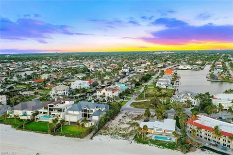 $21,000,000 | 10047 Gulf Shore Drive, Naples, FL 34108