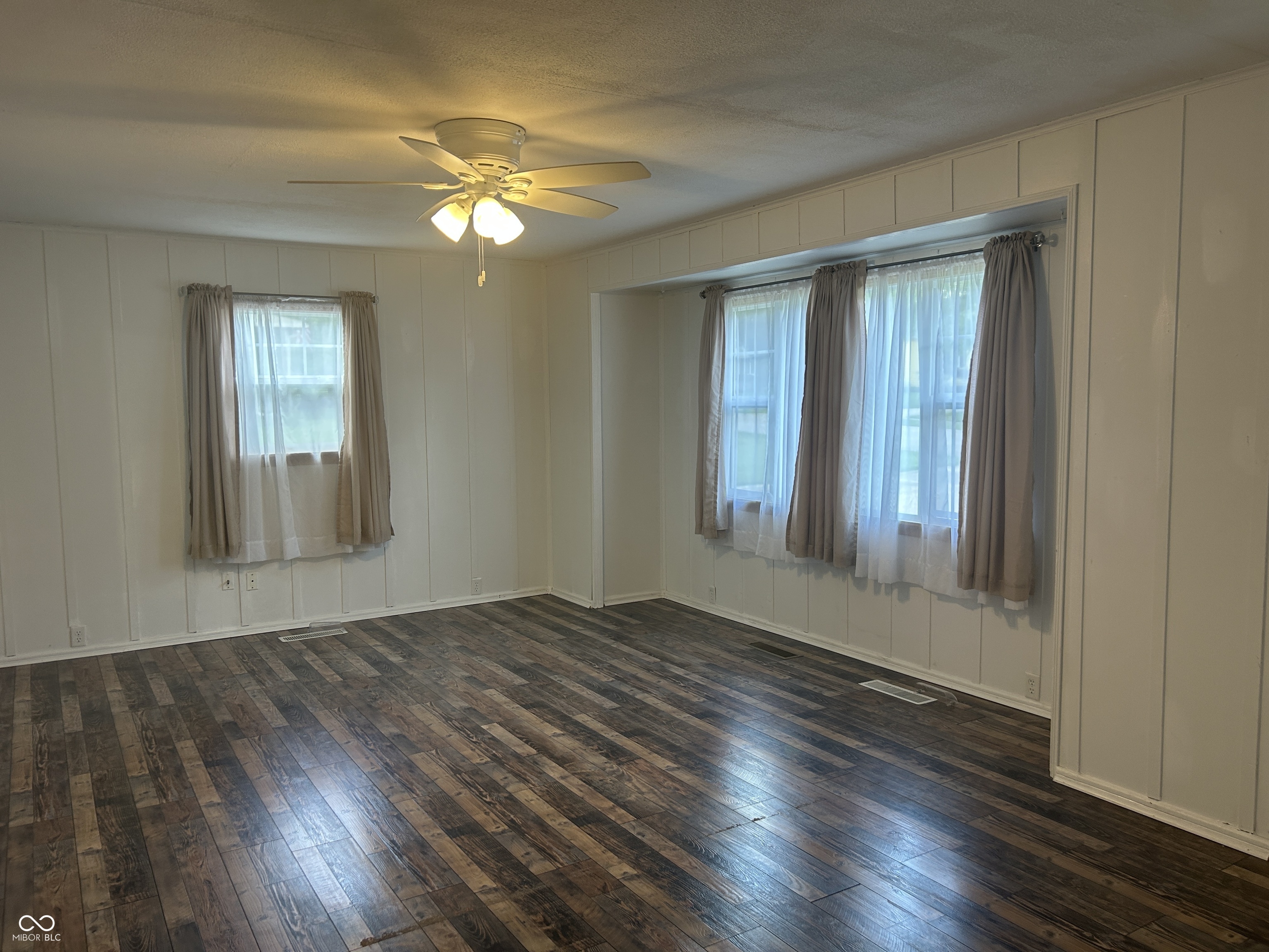 515 South Broadway Street Pendleton, IN 46064 - Photo 2 of 37