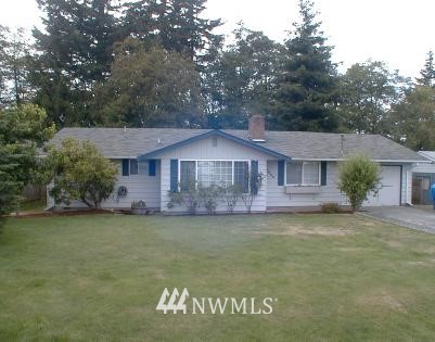 7620 Tyee Road Everett, WA 98203 - Photo 1 of 1 a front view of a house with garden