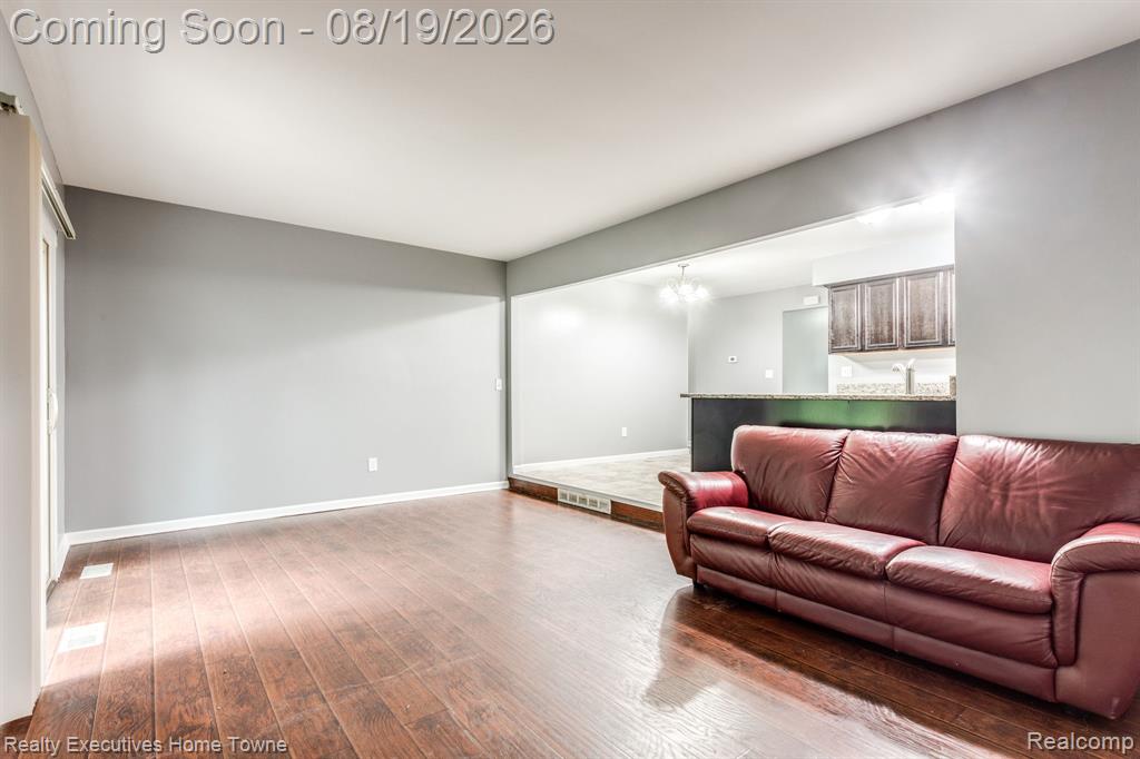 2448 Oakcrest Road Sterling Heights, MI 48310 - Photo 10 of 31 Gallery Image 10