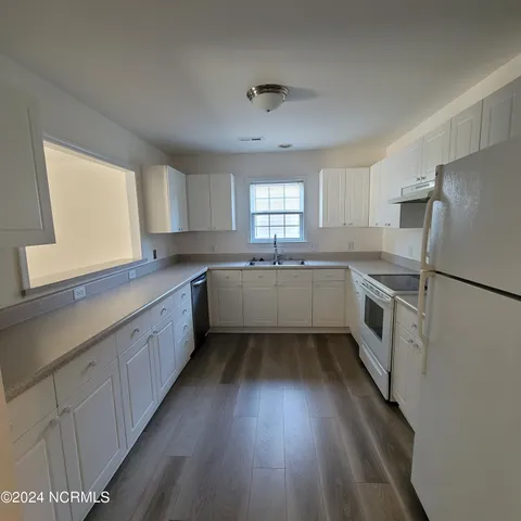 $2,400 | 426 Foxwood Lane, Wilmington, NC 28409