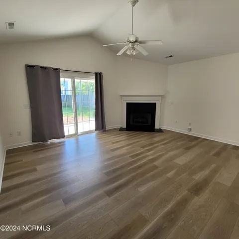 $2,400 | 426 Foxwood Lane, Wilmington, NC 28409