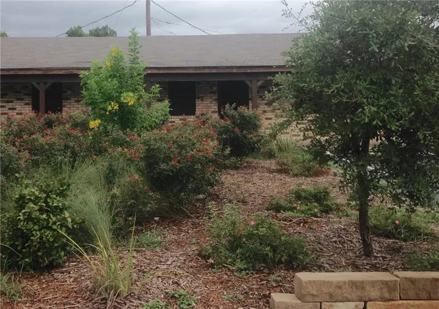 $1,000 | 908 Emile Street, Unit 12, Bastrop, TX 78602