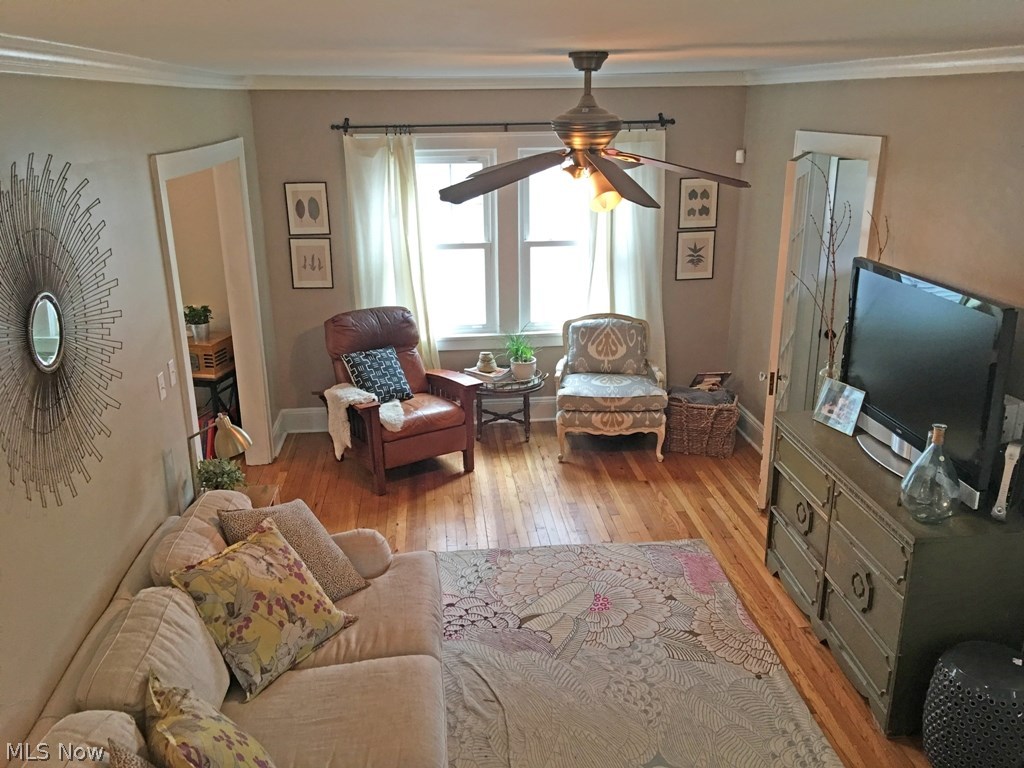 3427 Clarendon Road Cleveland, OH 44118 - Photo 3 of 21 Easy room to enjoy and good natural light