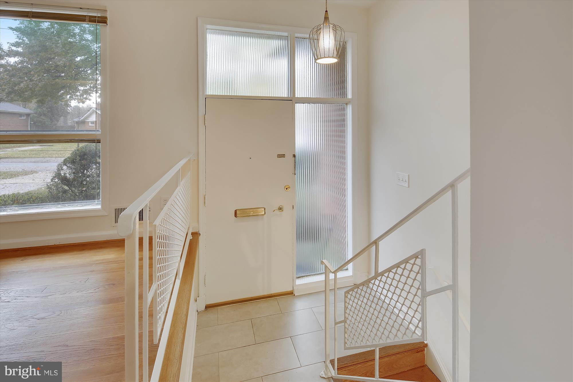 1900 Ladd Street Silver Spring, MD 20902 - Photo 3 of 36 Entry Level Foyer