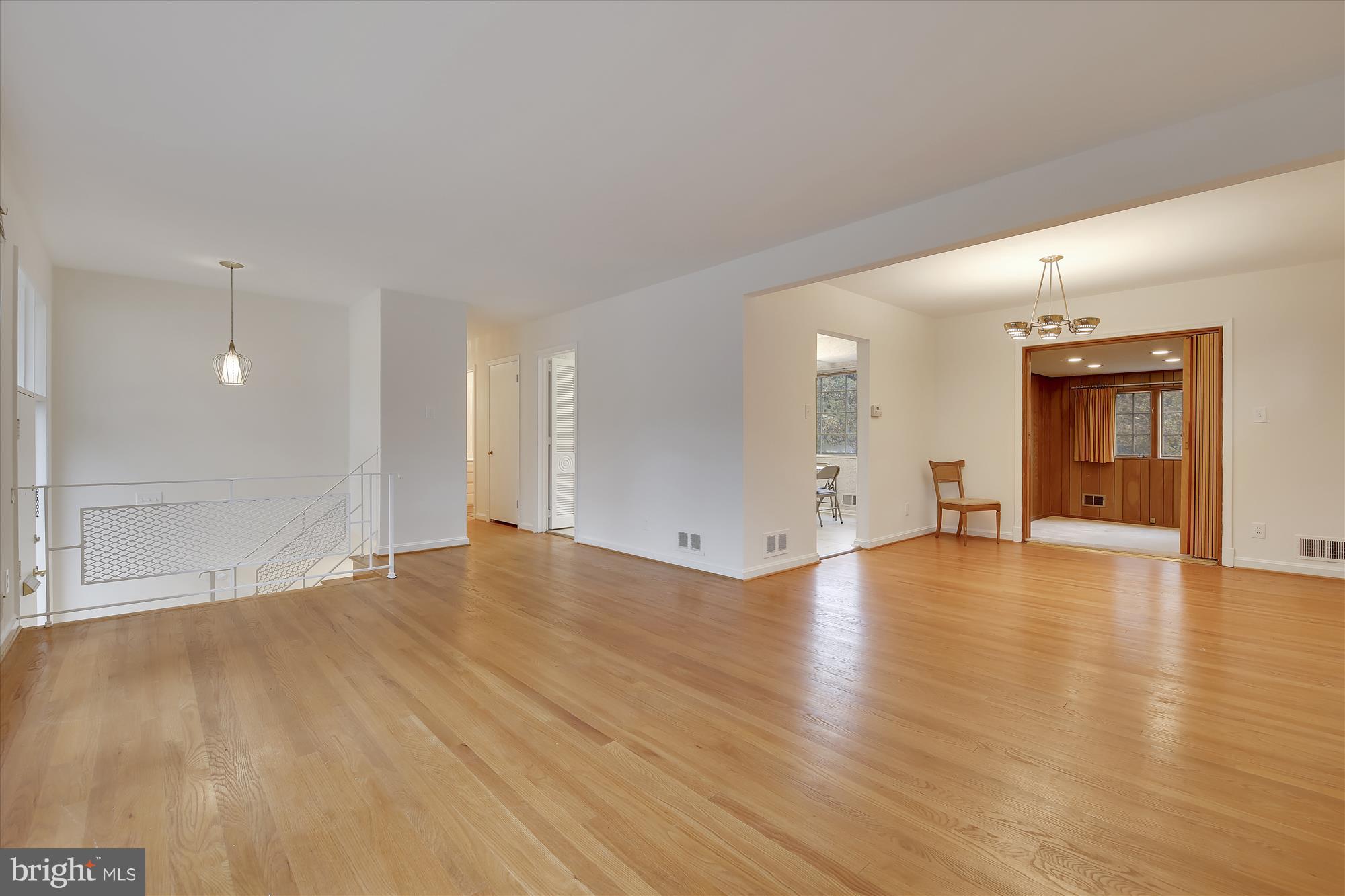 1900 Ladd Street Silver Spring, MD 20902 - Photo 6 of 36 Grand Area for Entertaining