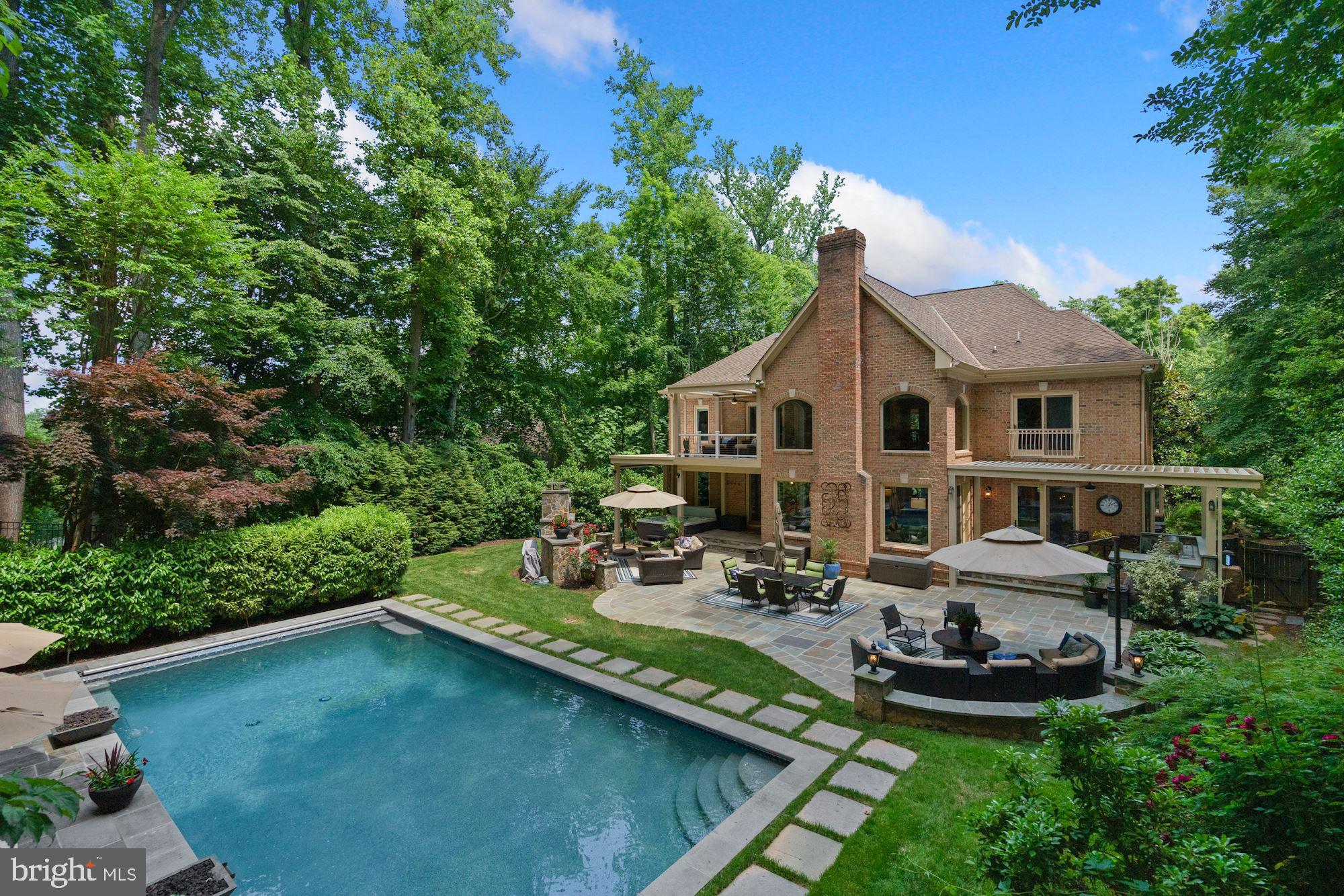 624 Live Oak Drive McLean, VA 22101 - Photo 3 of 87