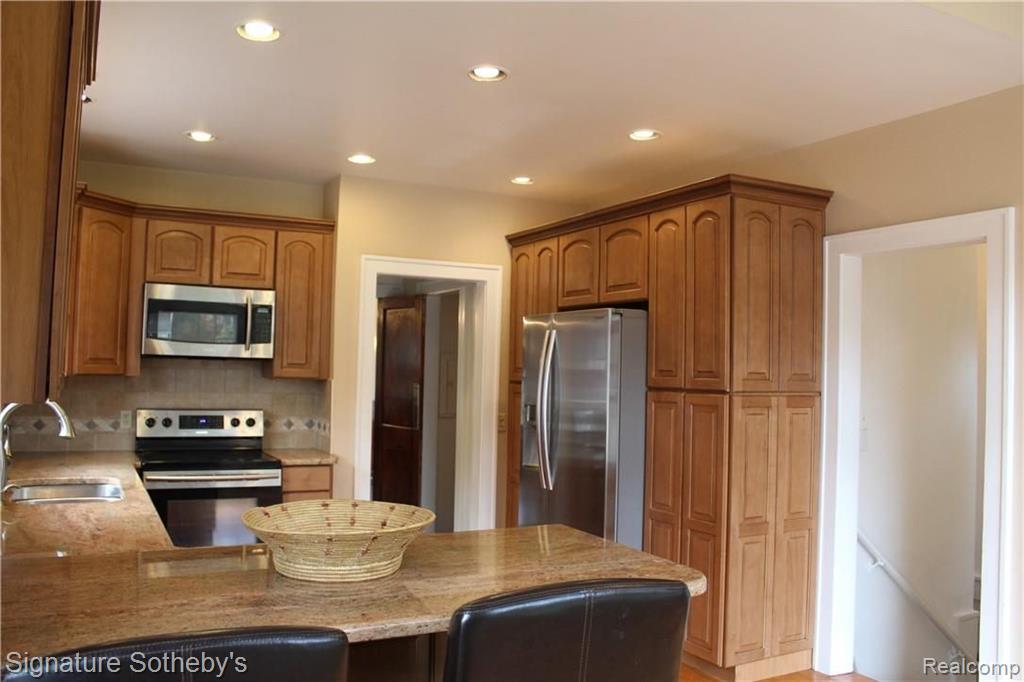 970 Pemberton Road Grosse Pointe Park, MI 48230 - Photo 5 of 34